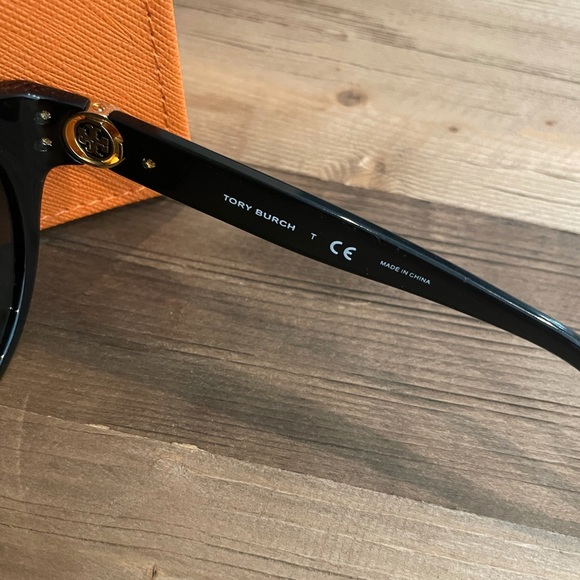Tory Burch Sunglasses Dark Tortoise - Picture 4 of 8